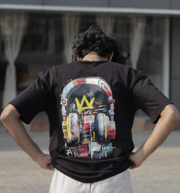 Men’s Streetwear Graphic T-Shirt – Graffiti Headphone Crown Print | Oversized Casual Cotton Tee | Black & White |